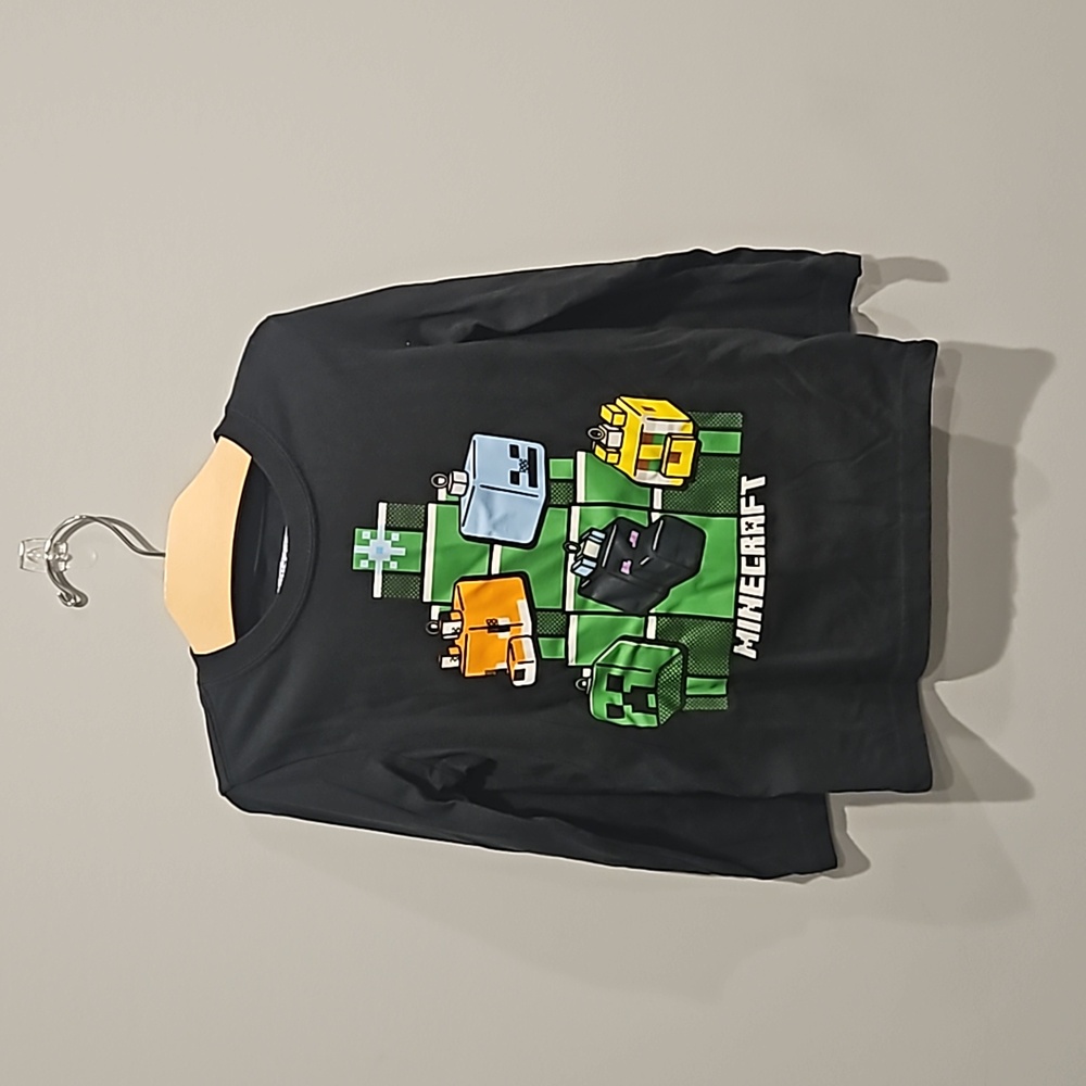 Minecraft Christmas t-shirt EUC size 5